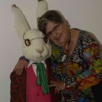 Notre Marité avec un gros lapin